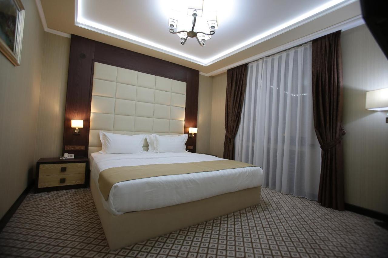 Royal Grand Hotel, Turkistan Extérieur photo