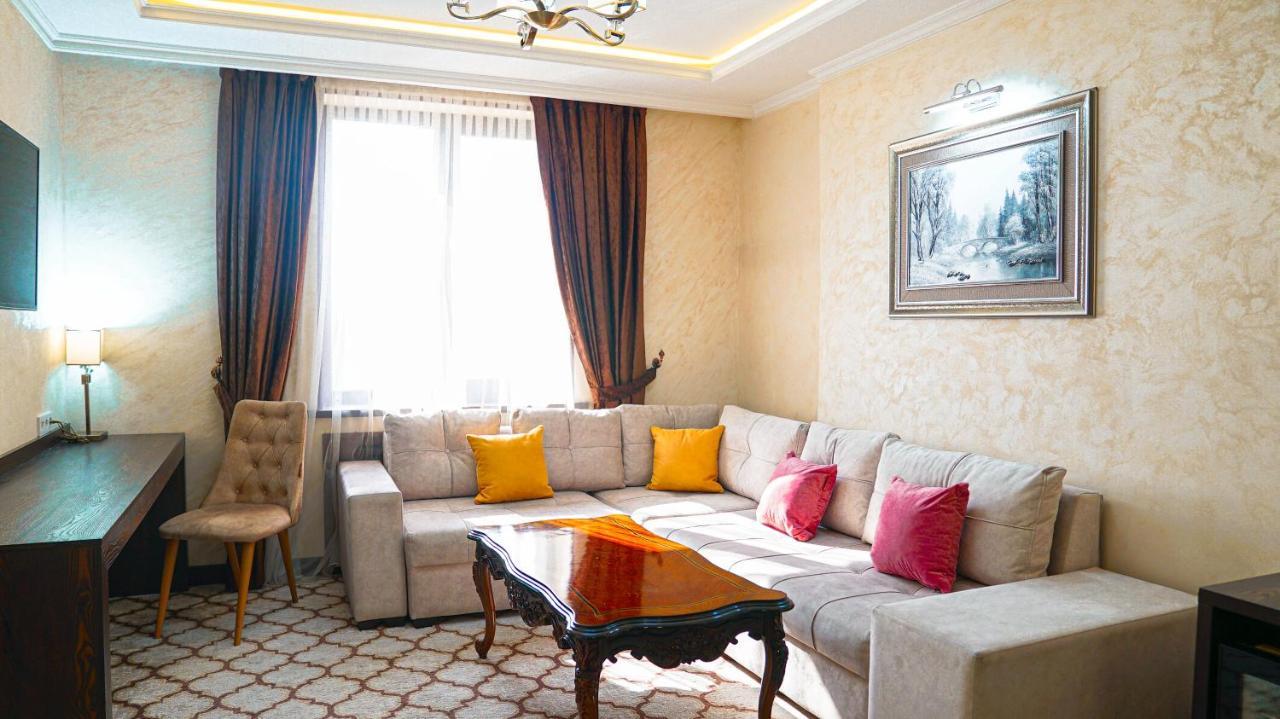 Royal Grand Hotel, Turkistan Extérieur photo