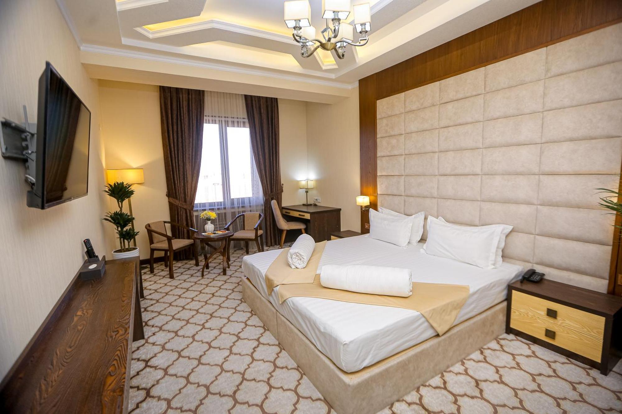 Royal Grand Hotel, Turkistan Extérieur photo