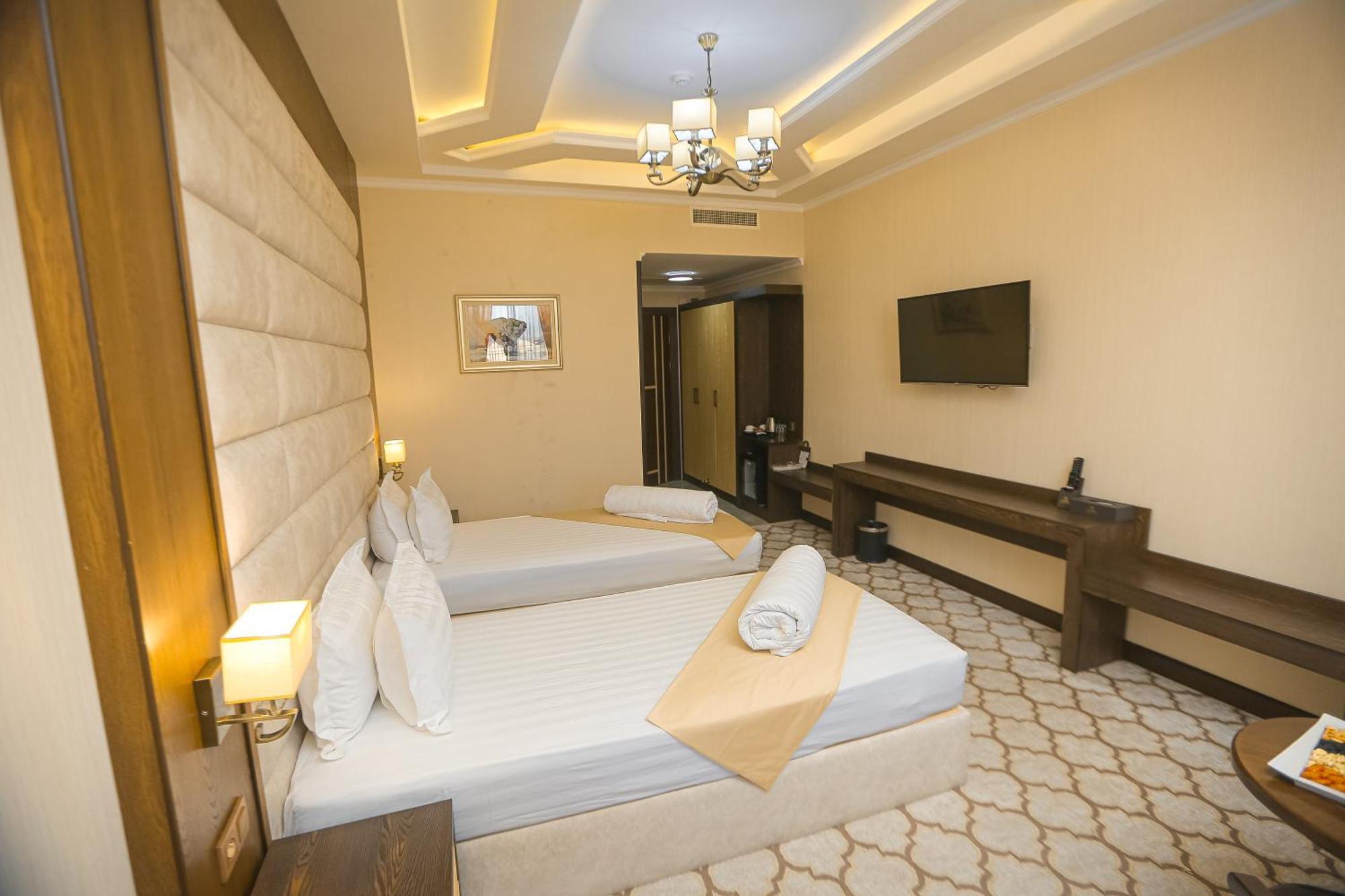 Royal Grand Hotel, Turkistan Extérieur photo